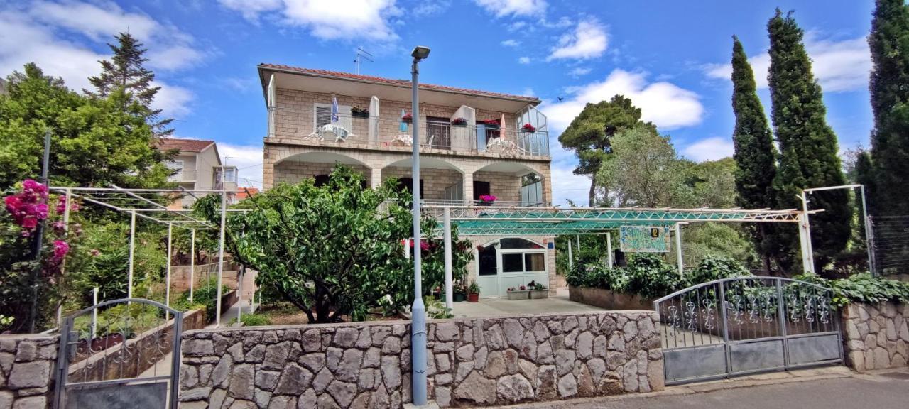 Apartments 1000 Flowers Stari Grad  Εξωτερικό φωτογραφία