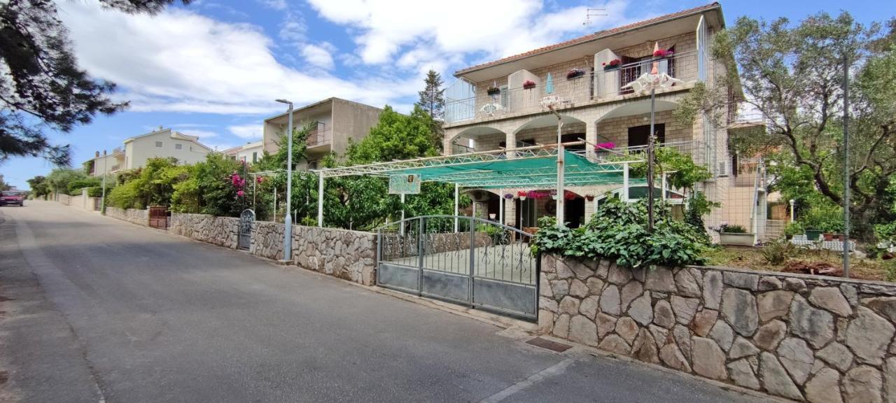 Apartments 1000 Flowers Stari Grad  Εξωτερικό φωτογραφία