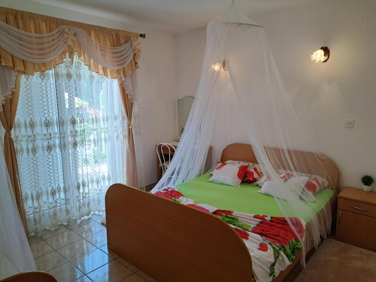 Apartments 1000 Flowers Stari Grad  Εξωτερικό φωτογραφία