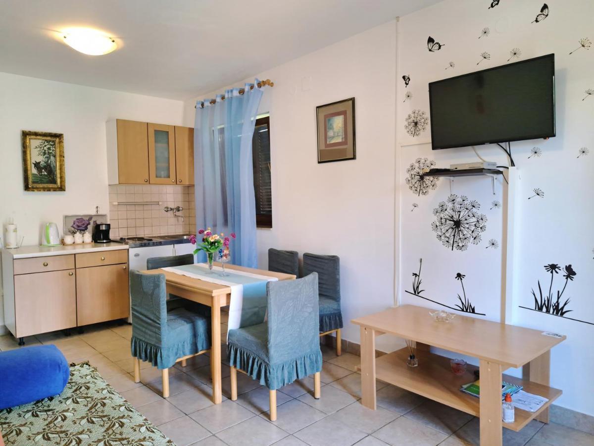 Apartments 1000 Flowers Stari Grad  Εξωτερικό φωτογραφία
