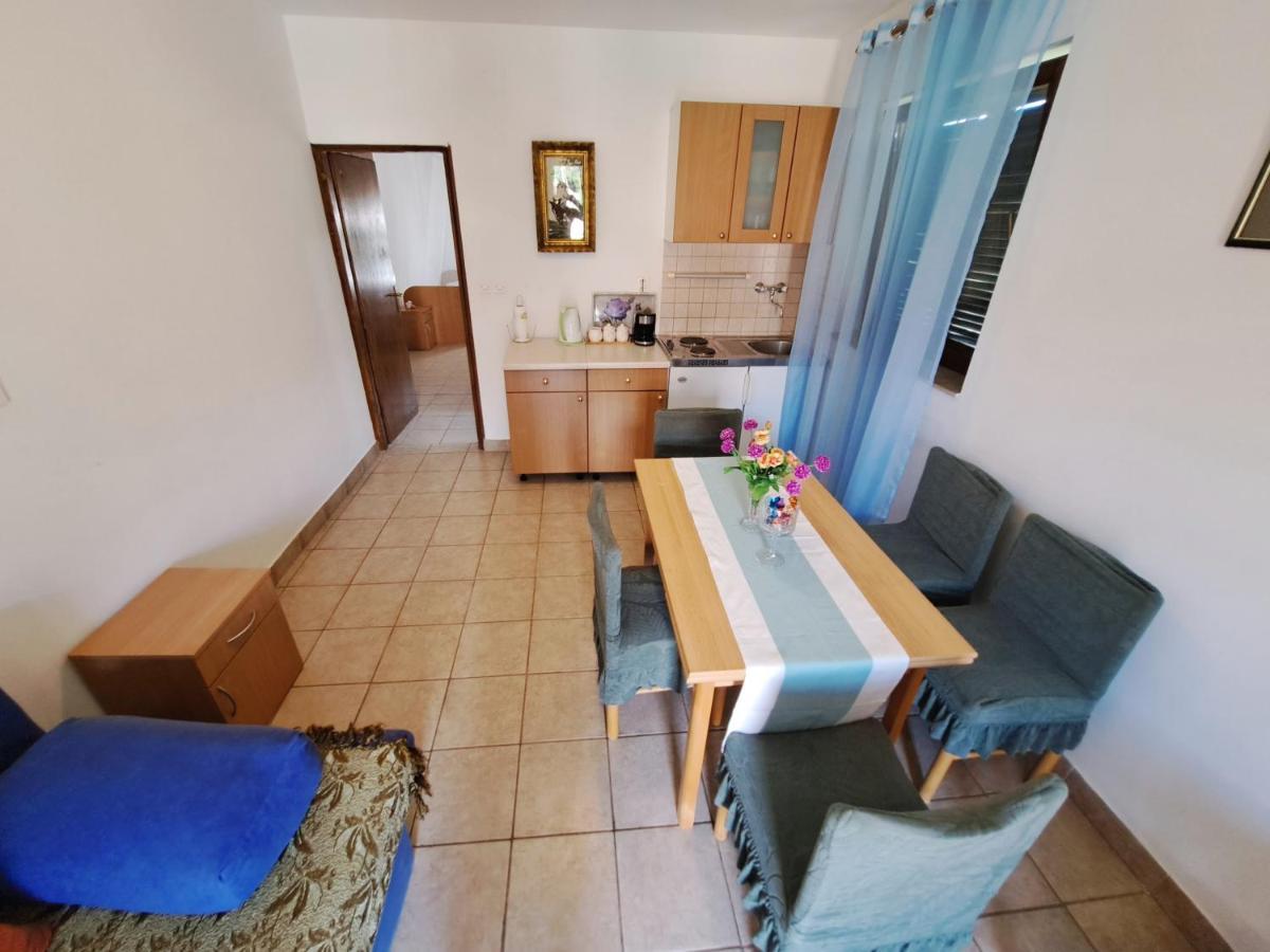 Apartments 1000 Flowers Stari Grad  Εξωτερικό φωτογραφία