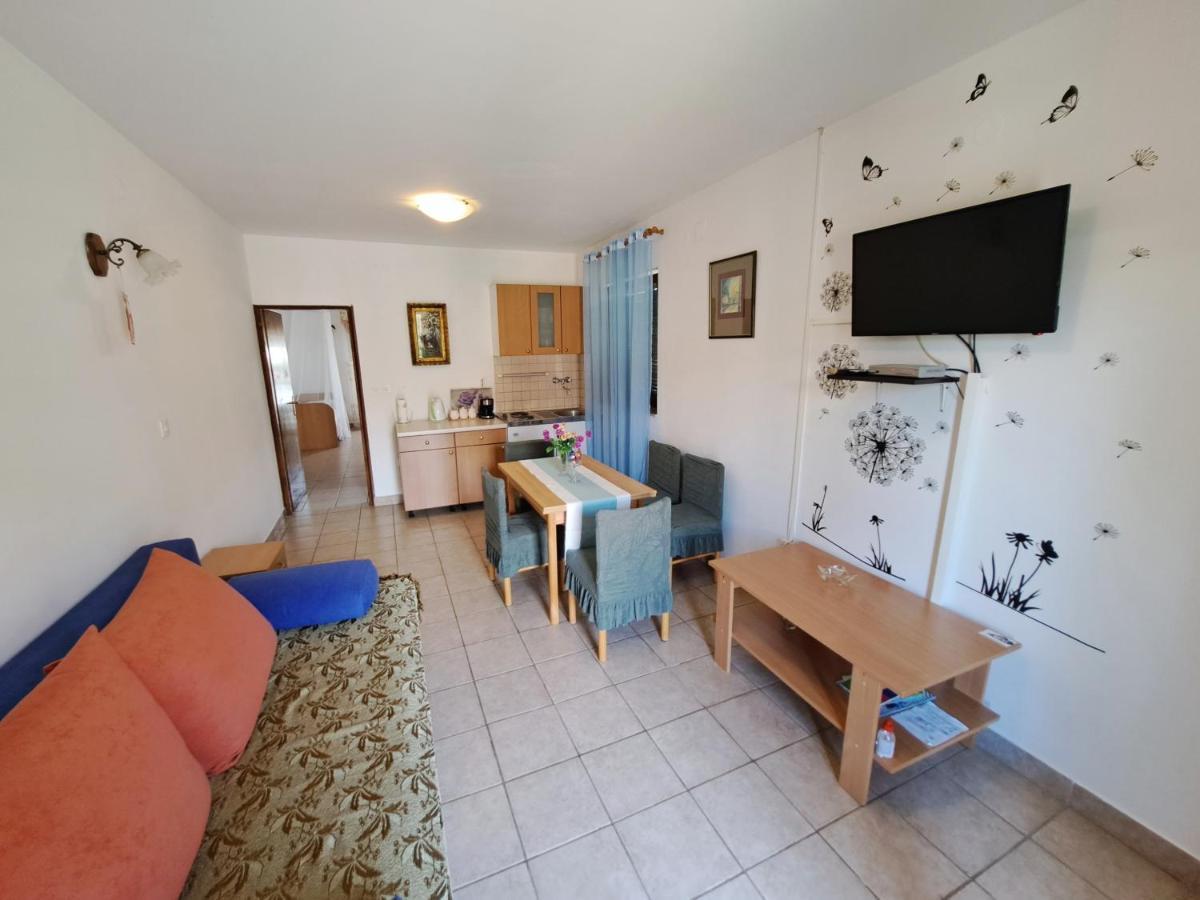 Apartments 1000 Flowers Stari Grad  Εξωτερικό φωτογραφία
