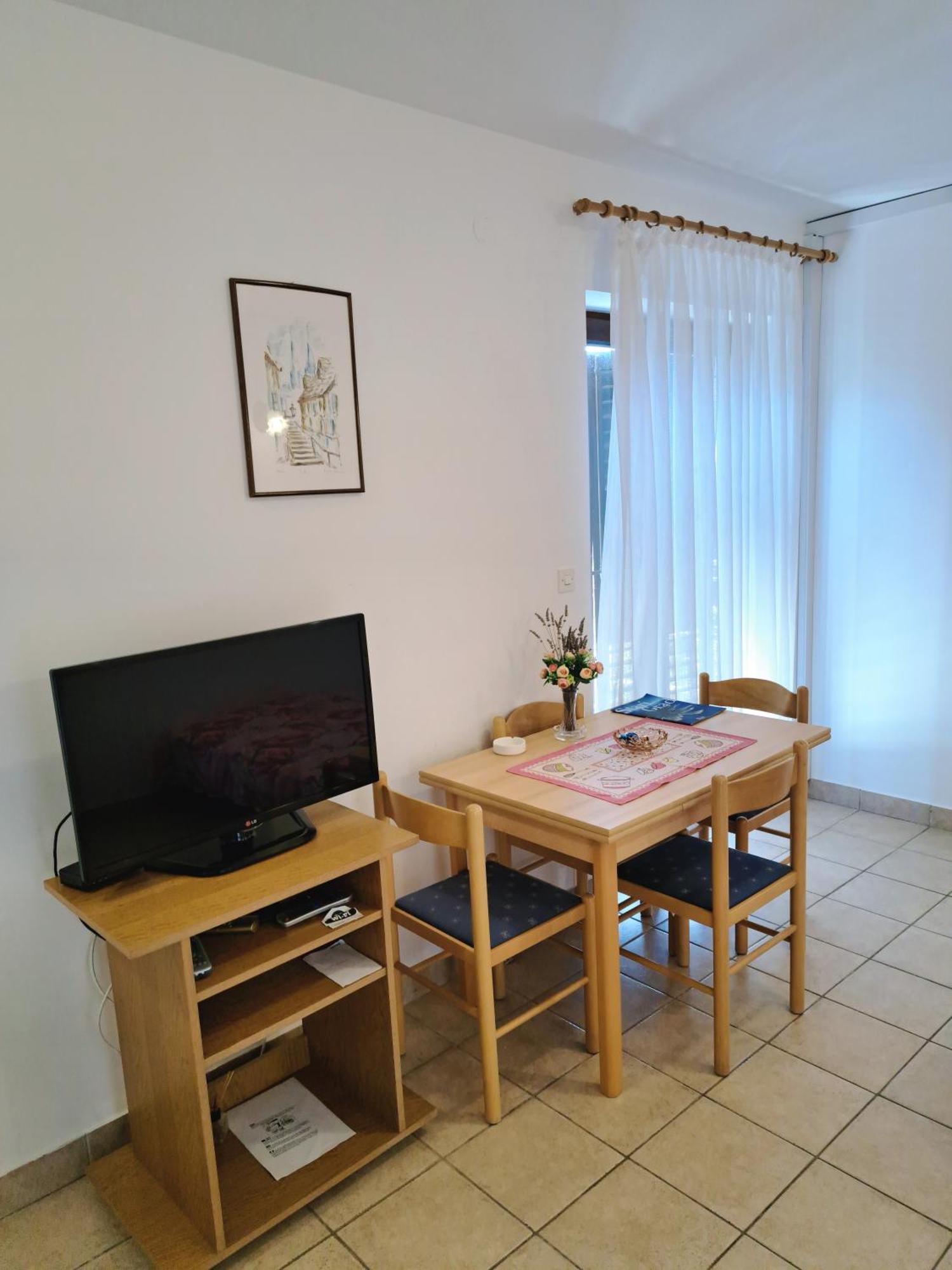 Apartments 1000 Flowers Stari Grad  Δωμάτιο φωτογραφία