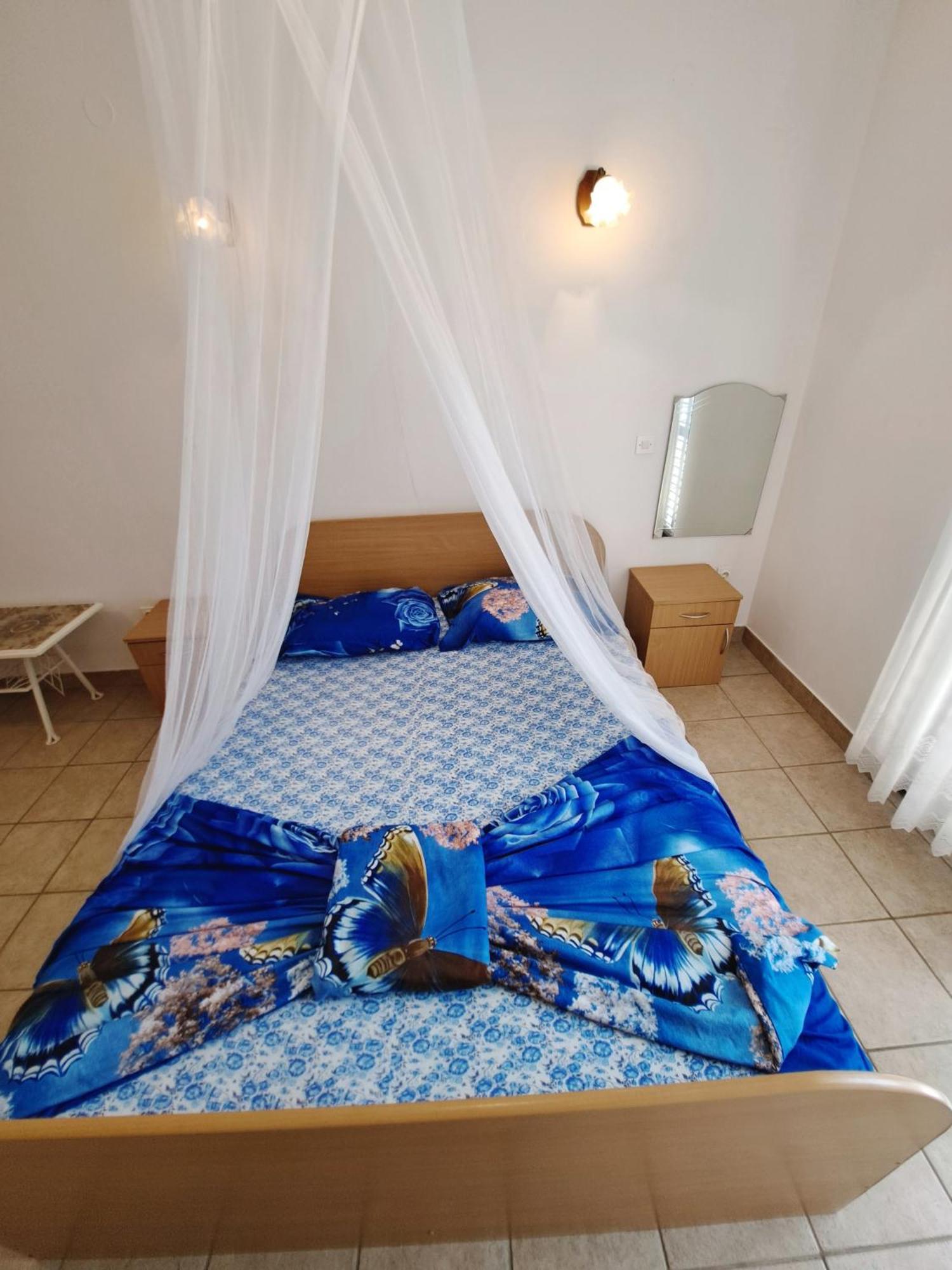 Apartments 1000 Flowers Stari Grad  Δωμάτιο φωτογραφία