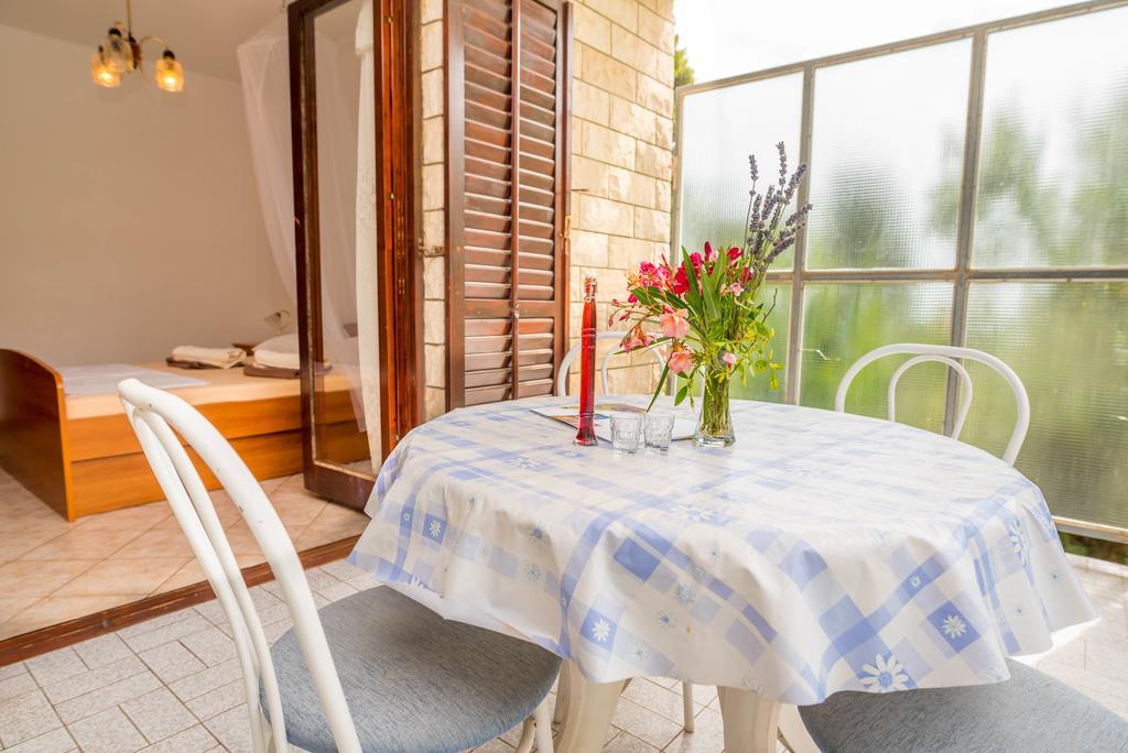 Apartments 1000 Flowers Stari Grad  Εξωτερικό φωτογραφία