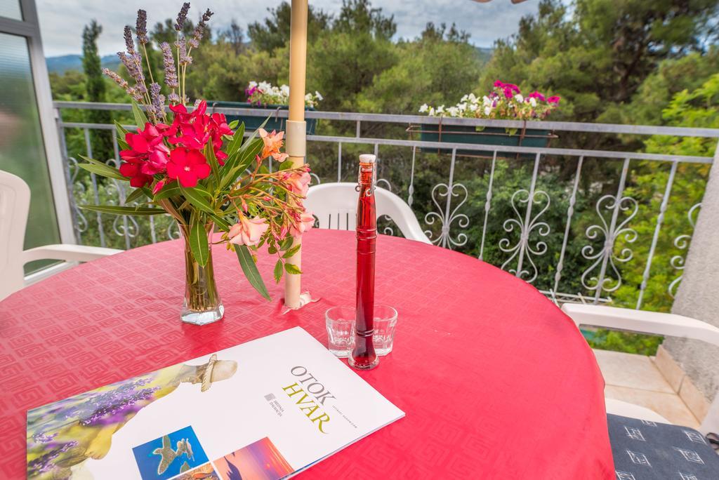 Apartments 1000 Flowers Stari Grad  Εξωτερικό φωτογραφία