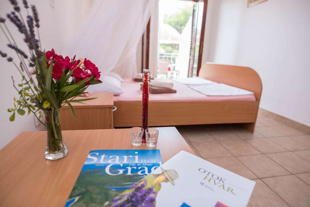Apartments 1000 Flowers Stari Grad  Εξωτερικό φωτογραφία